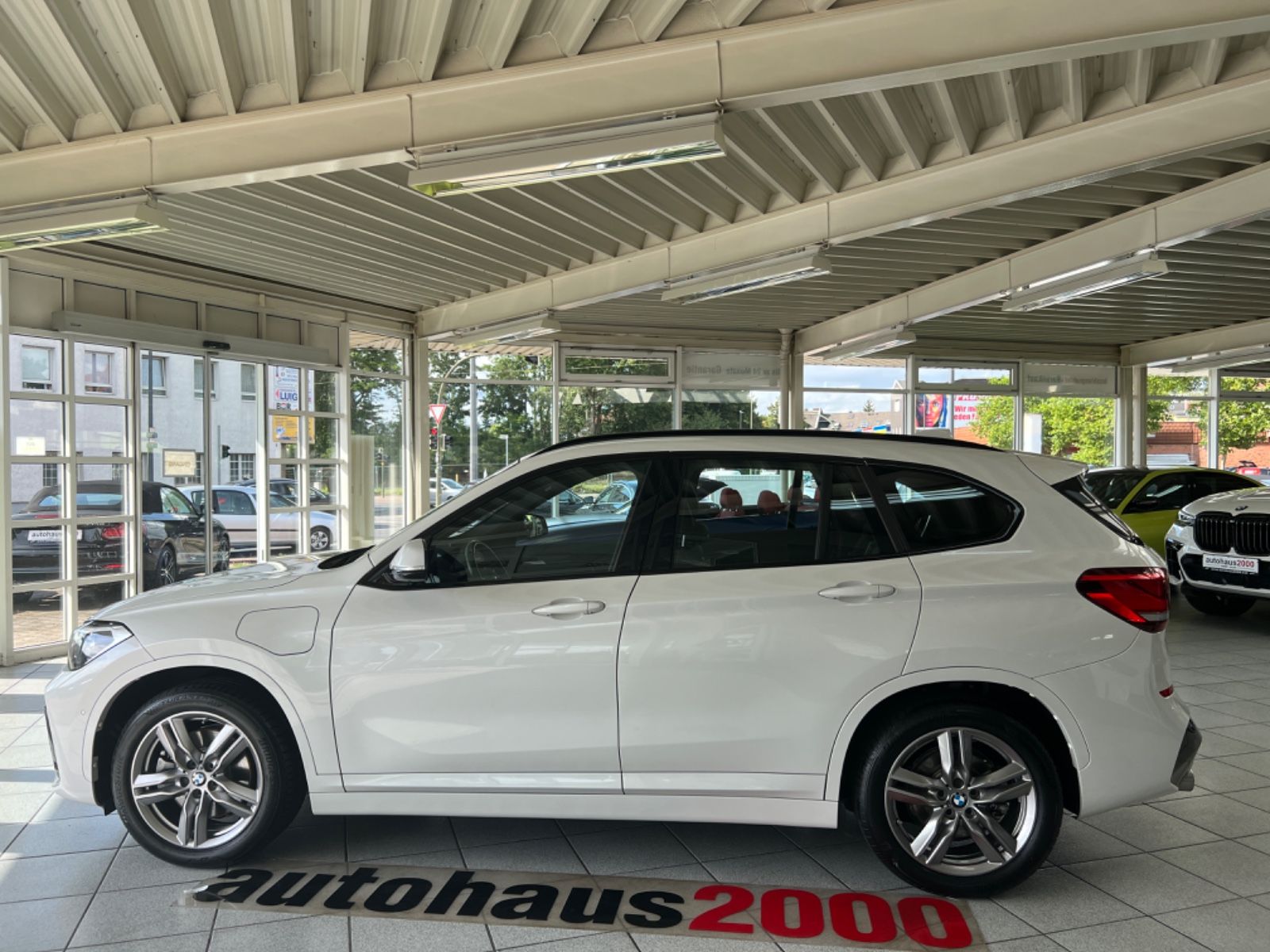 BMW X1 xDrive25e M Sportpaket - Samsaru's Car Outlet