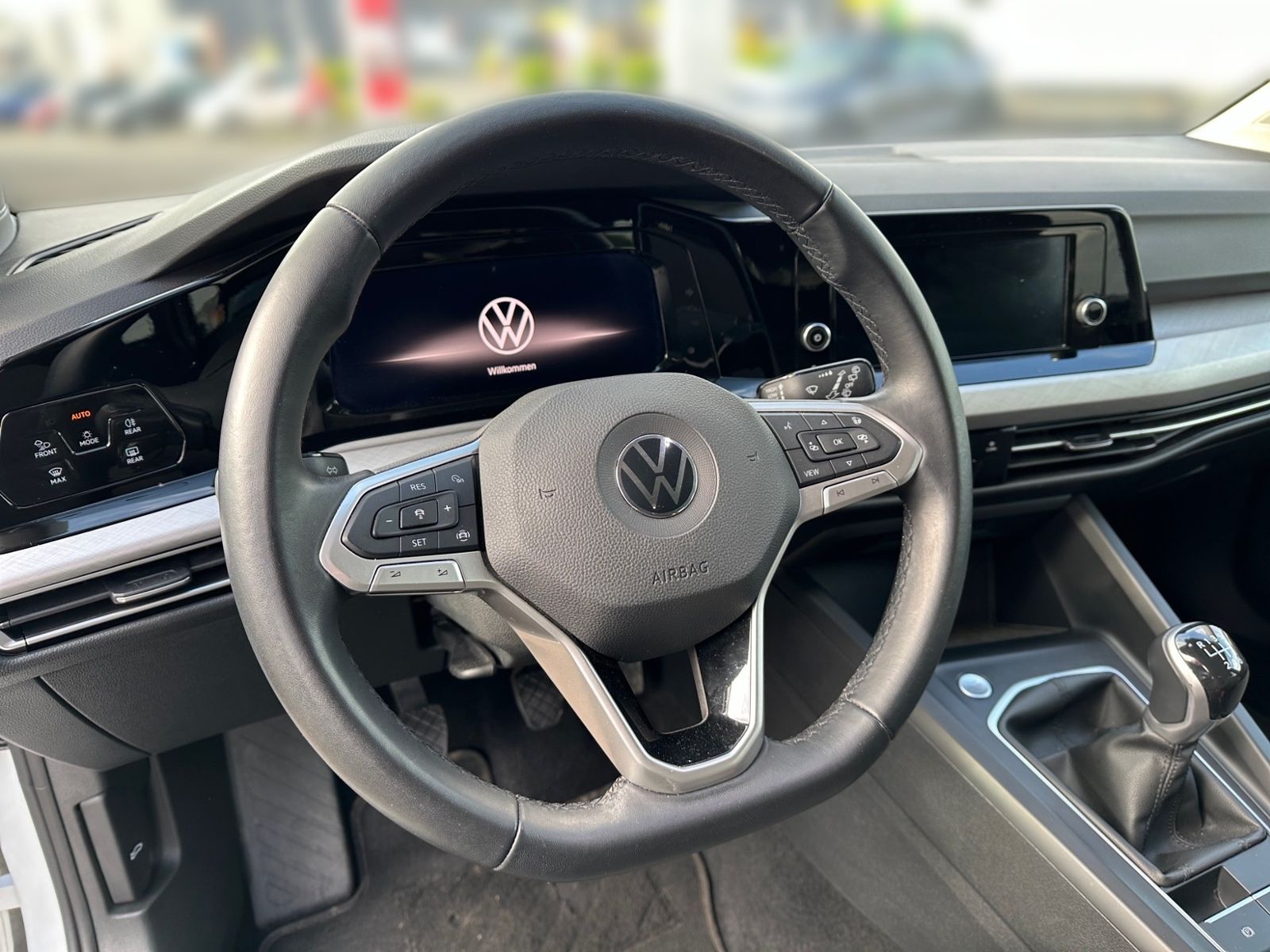 Volkswagen Golf VIII Variant 2.0 TDI LIFE - Samsaru's Car Outlet