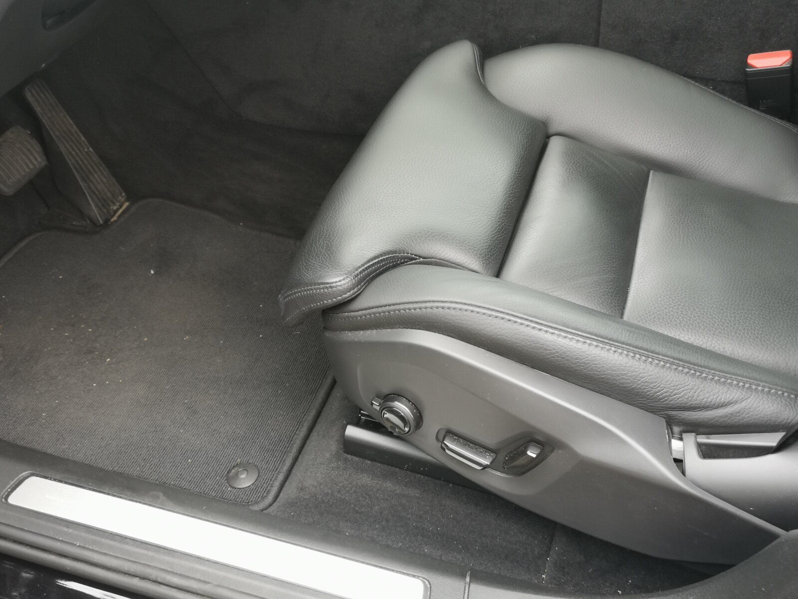 Volvo XC60 Recharge T6 Inscription - Samsaru's Car Outlet