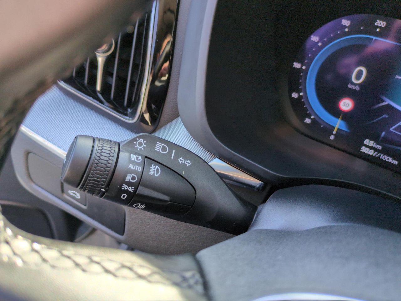 Volvo XC60 B4 (Diesel) Plus Dark 2WD Automatik Navi