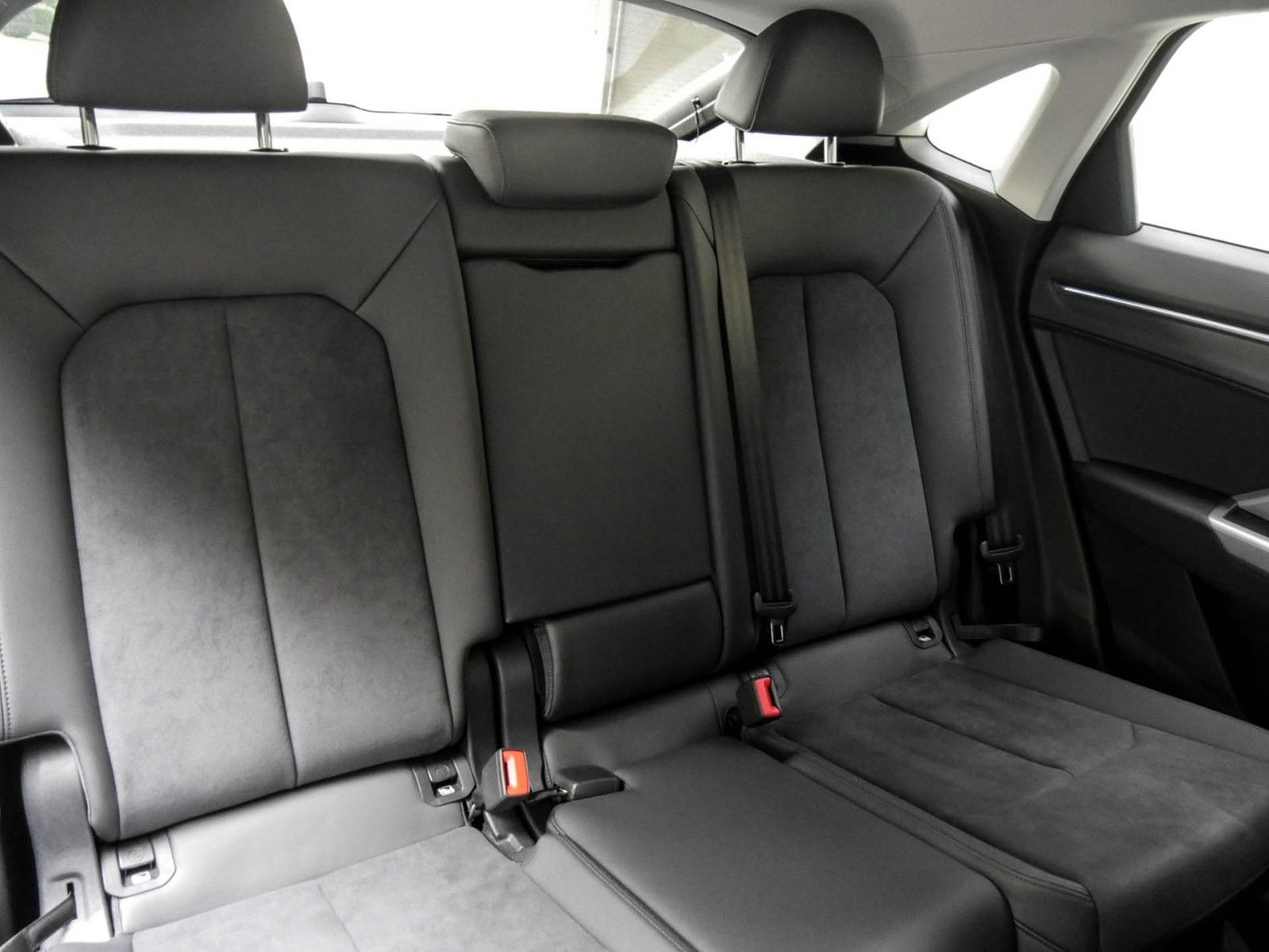 Audi Q3 Sportback 40 quattro S LINE Blackpak - Samsaru's Car Outlet
