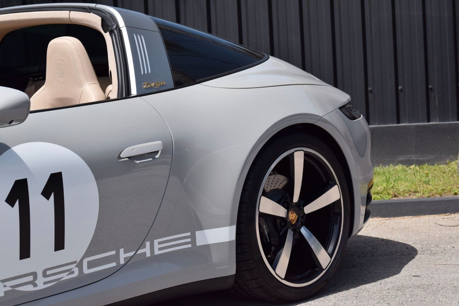 Porsche 992 Heritage Design Edition - Samsaru's Car Outlet