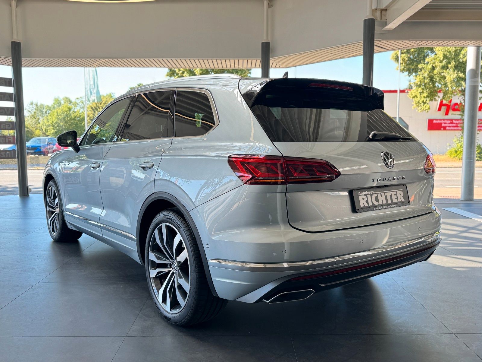 Volkswagen Touareg 3.0TDI Elegance 4Motion - Samsaru's Car Outlet
