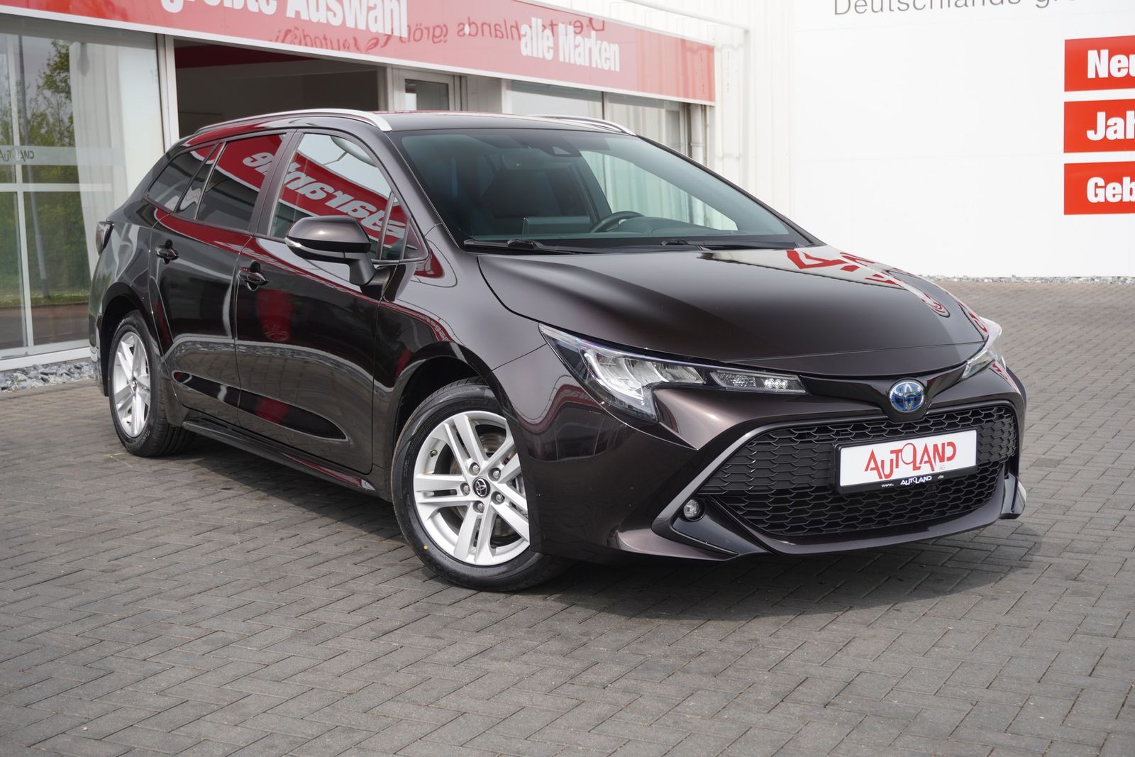 Toyota Corolla 2.0 Hybrid Lounge - Samsaru's Car Outlet