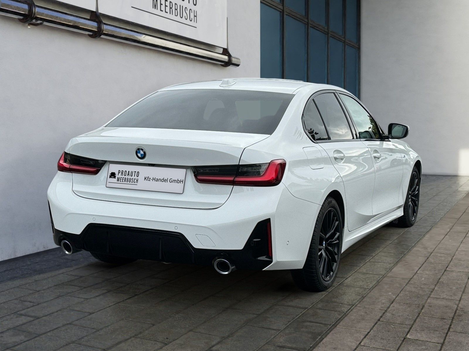 BMW 320i M Sport - Samsaru's Car Outlet