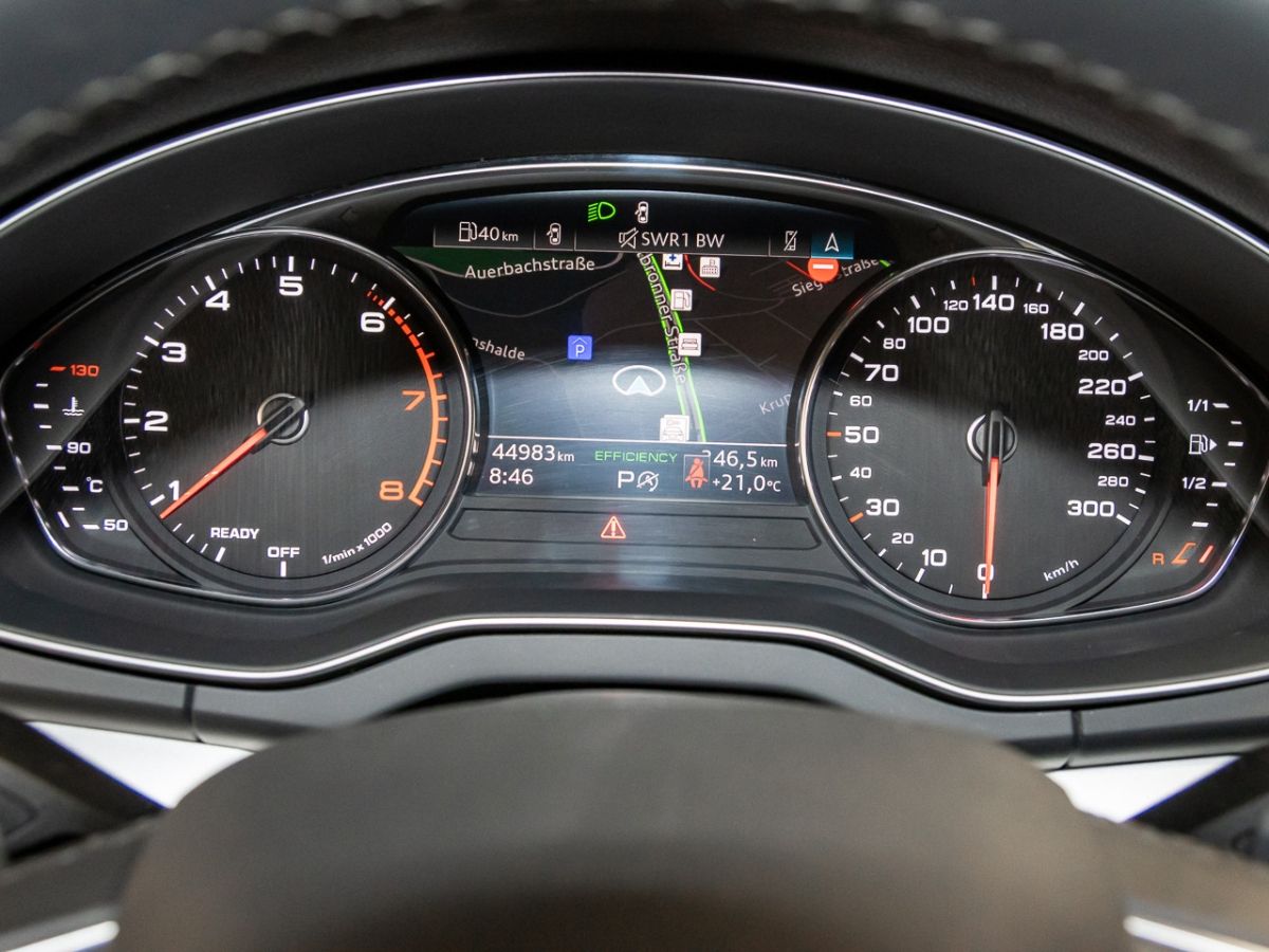 Audi Q5 40 TFSI quattro - Samsaru's Car Outlet