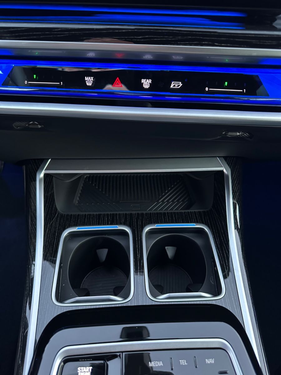 BMW 740 d xDrive M Sport  Fond Entertainment,TV