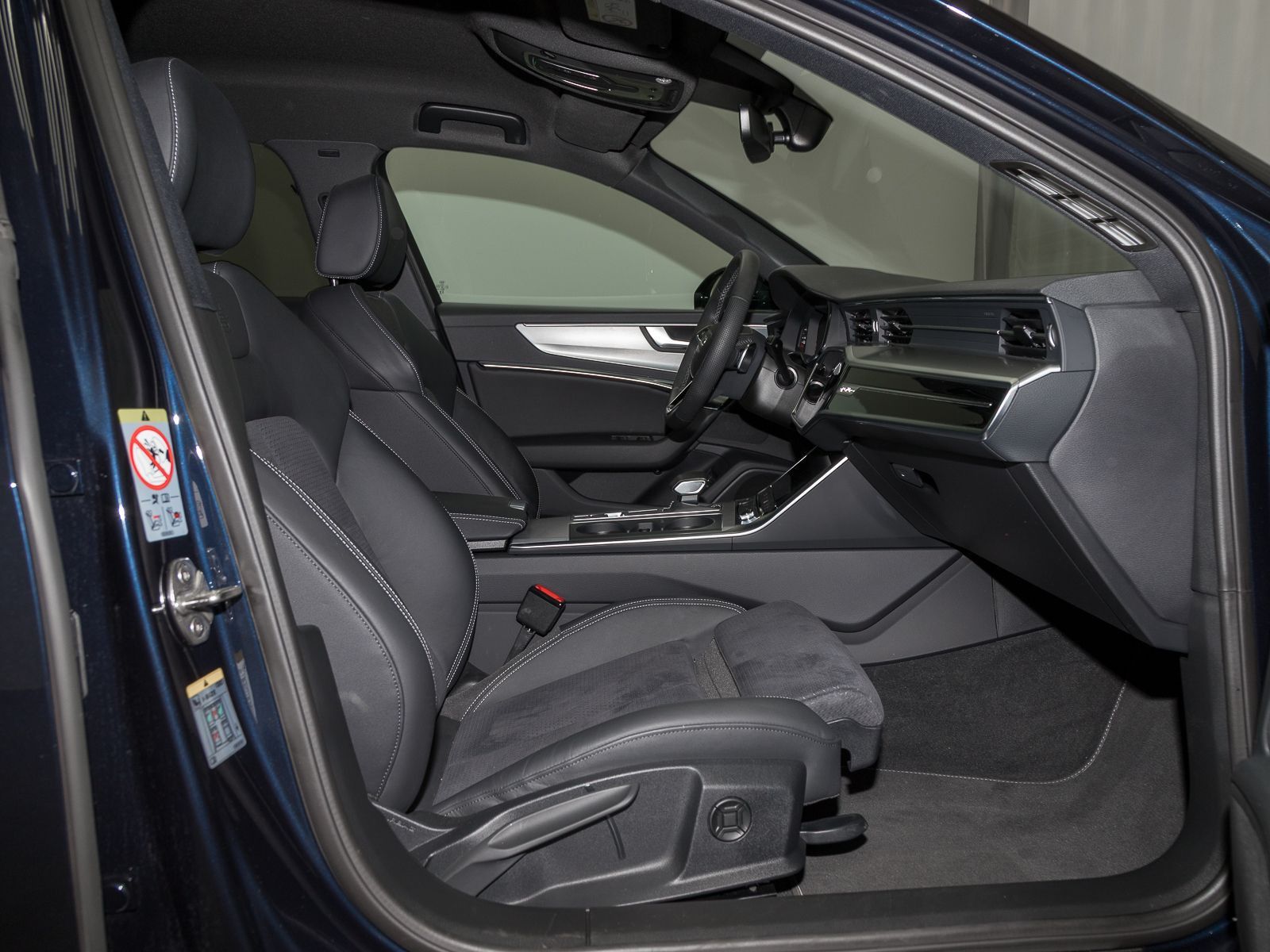Audi A6 Avant 55 TFSIe Q S LINE - Samsaru's Car Outlet