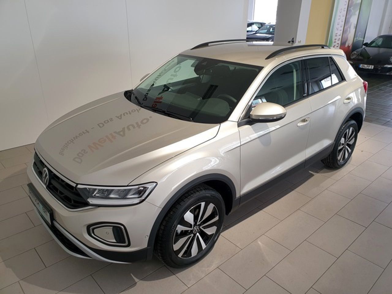 Volkswagen T-Roc 1.5 TSI Move DSG - Samsaru's Car Outlet