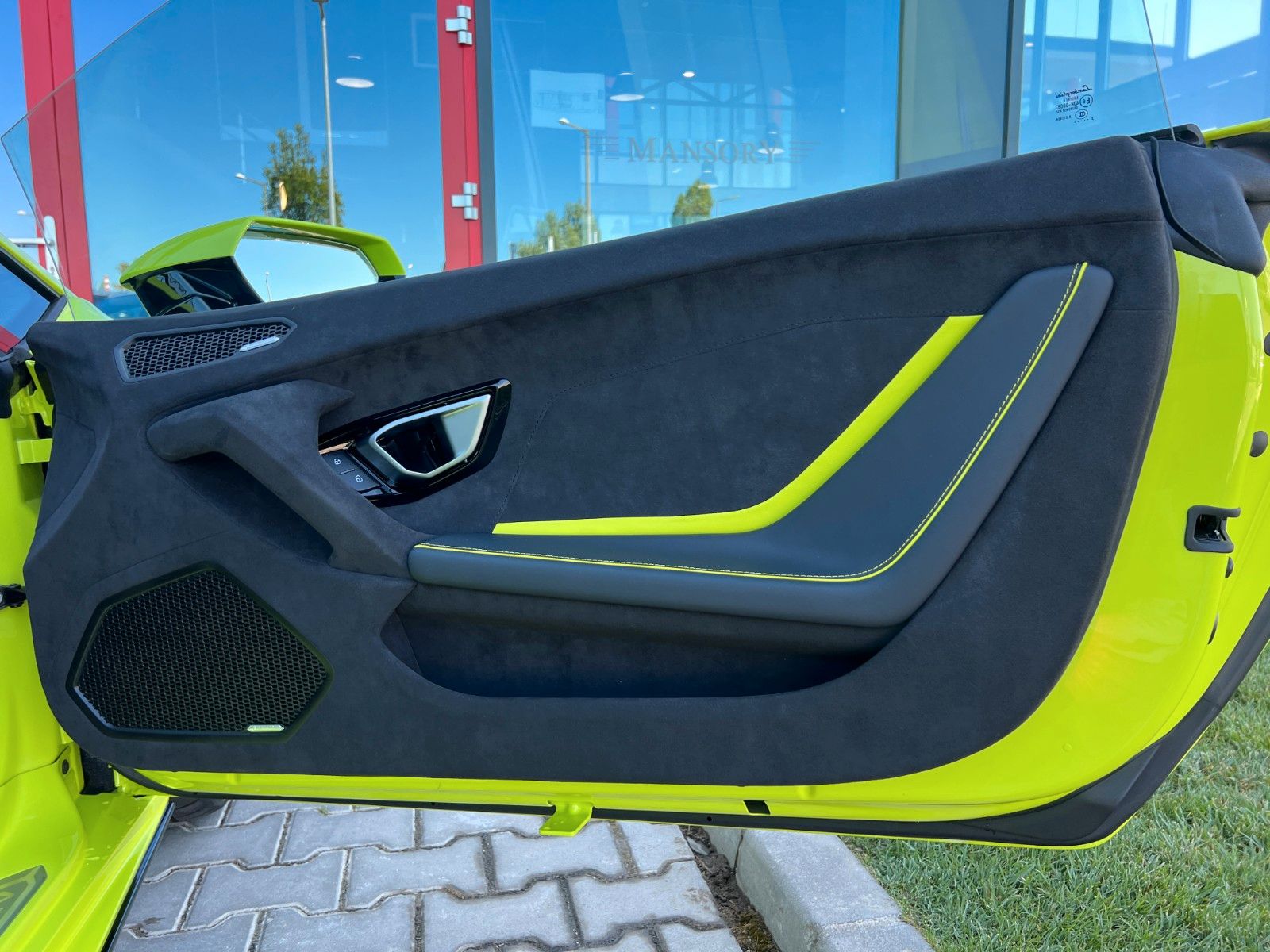 Lamborghini Huracán Tecnica - Samsaru's Car Outlet