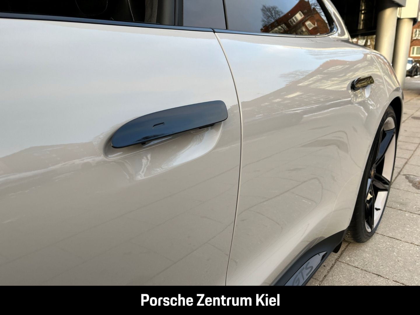Porsche Taycan GTS HA-Lenkung InnoDrive Head-Up BOSE