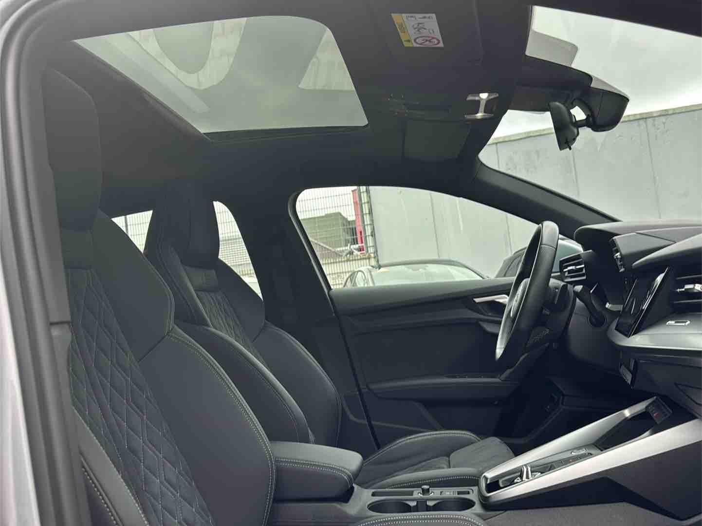 Audi A3 40 TFSIe S line BLACK RAUTE PANO 17Z VC LED