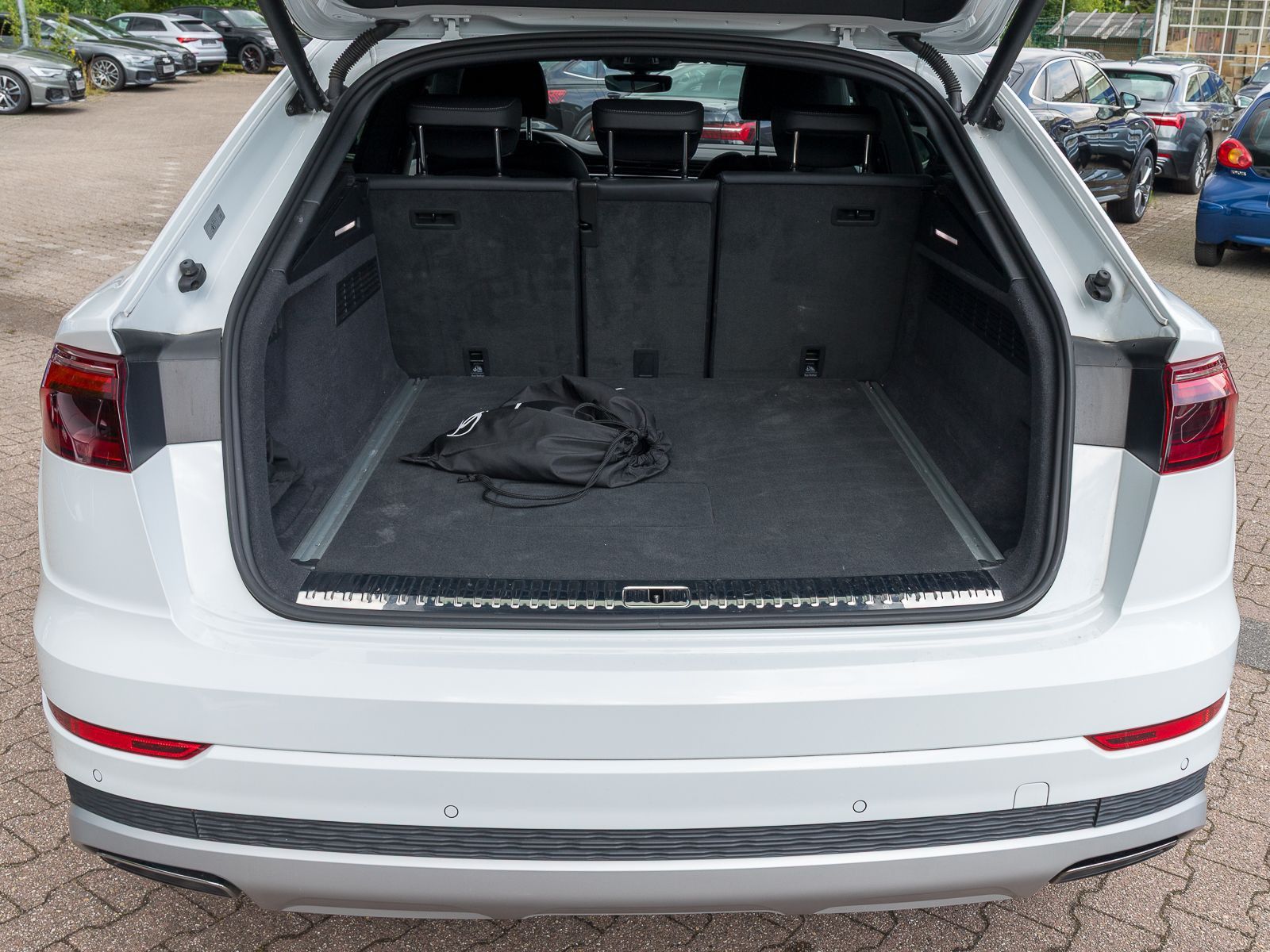 Audi Q8 55 TFSIe Q S LINE - Samsaru's Car Outlet