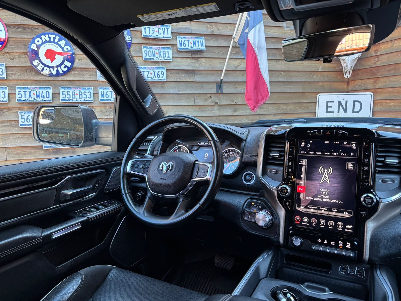Dodge RAM 1500 Laramie 5.7L 12Zoll Display 4x4 AHK