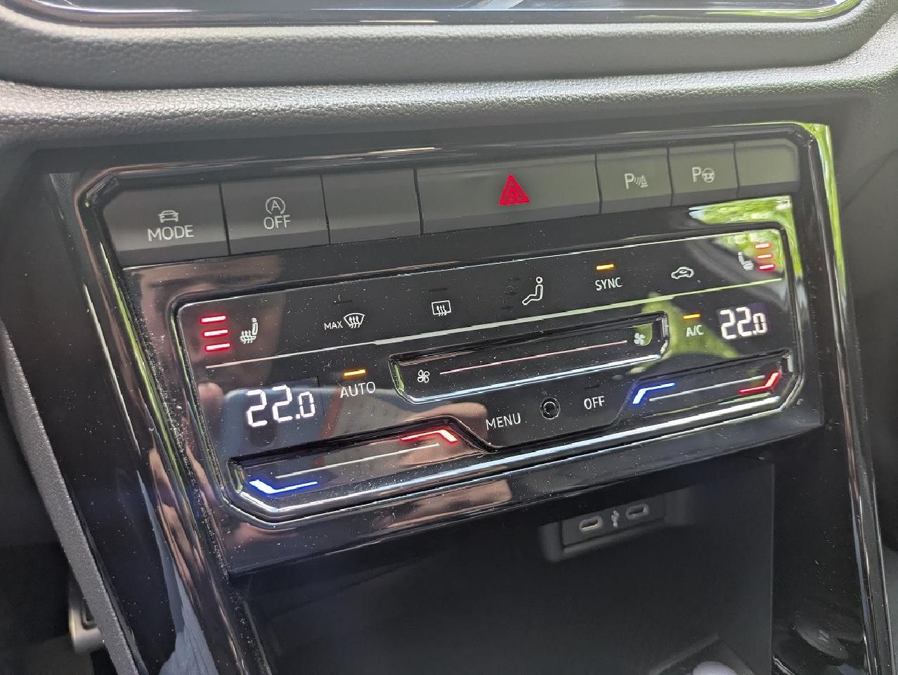 Volkswagen T-Roc 1.5 TSI R-Line DSG - Samsaru's Car Outlet