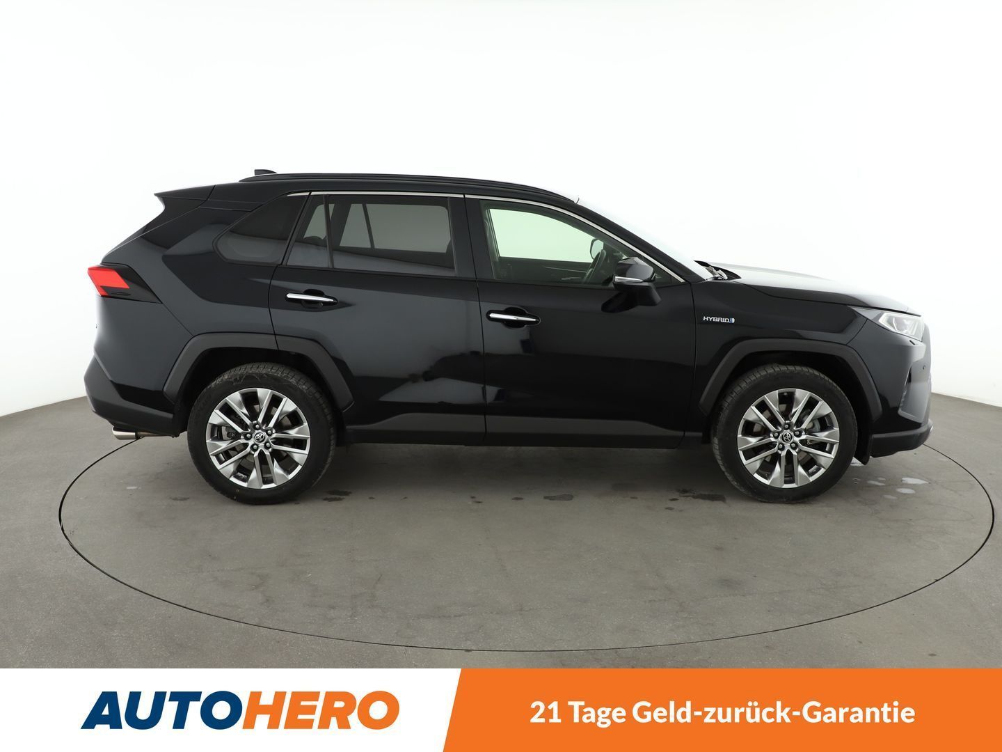 Toyota RAV 4 2.5 Hybrid 4x4 Lounge - Samsaru's Car Outlet