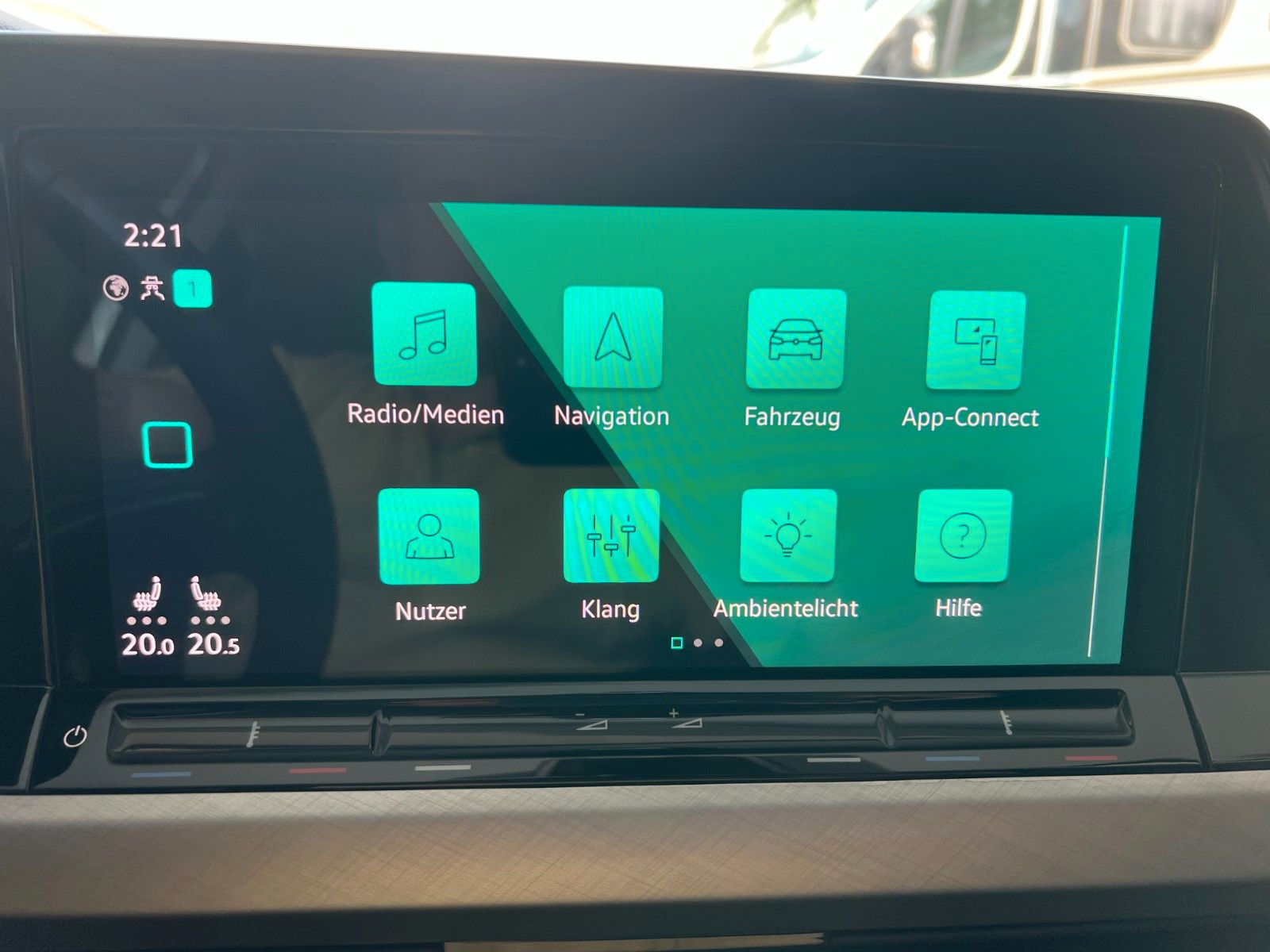 Volkswagen Golf VIII Variant Life eTSI - Samsaru's Car Outlet