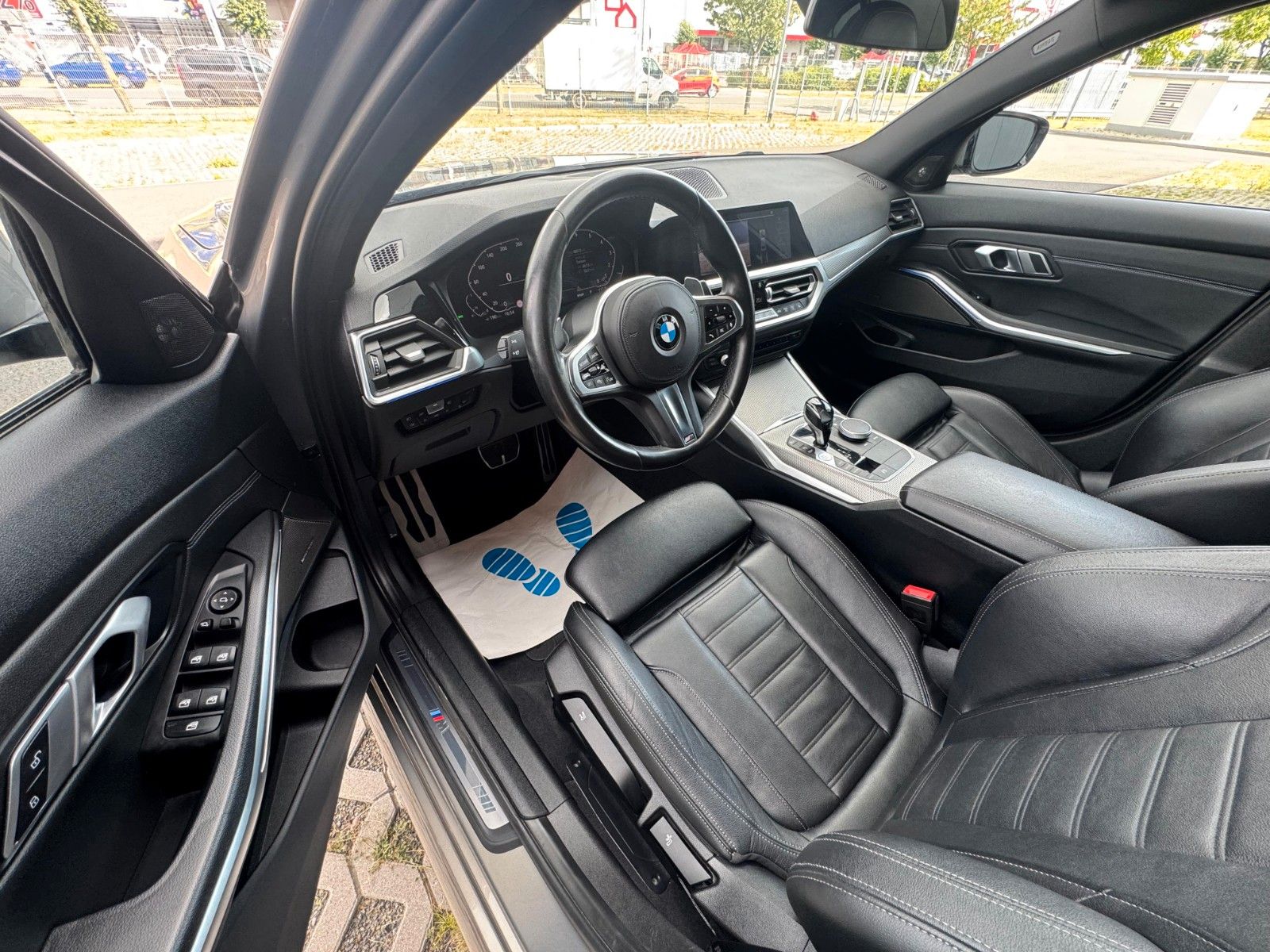 BMW Lim M Sport - Samsaru's Car Outlet