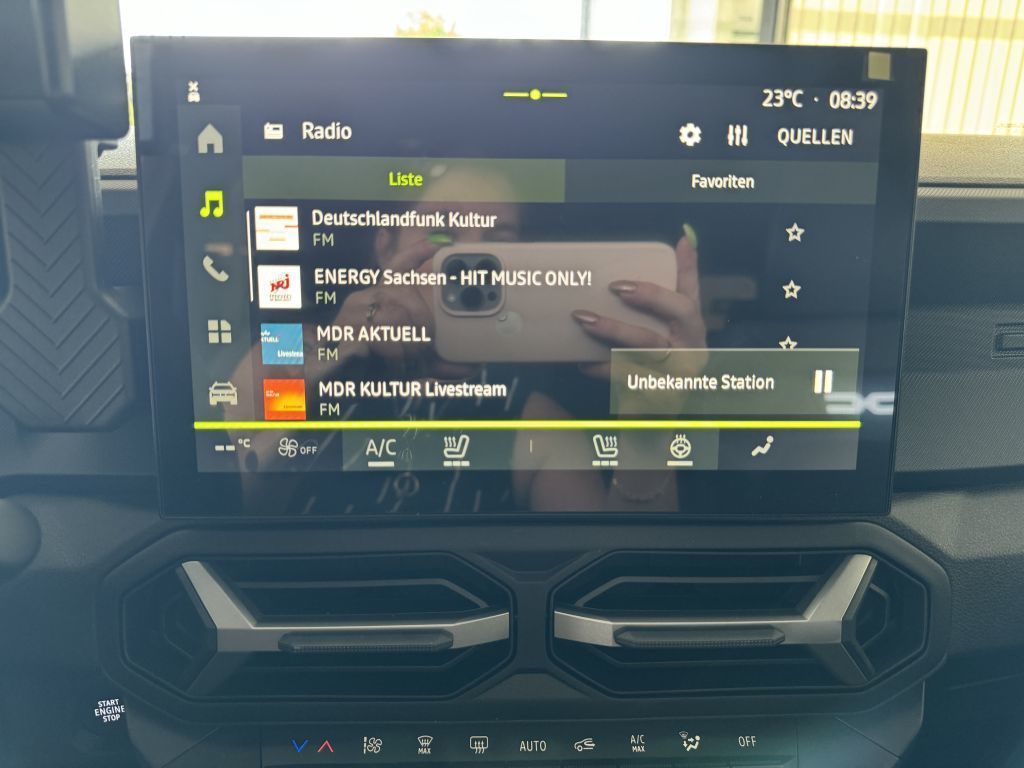 Dacia Duster Neuer Journey TCe130 - Samsaru's Car Outlet
