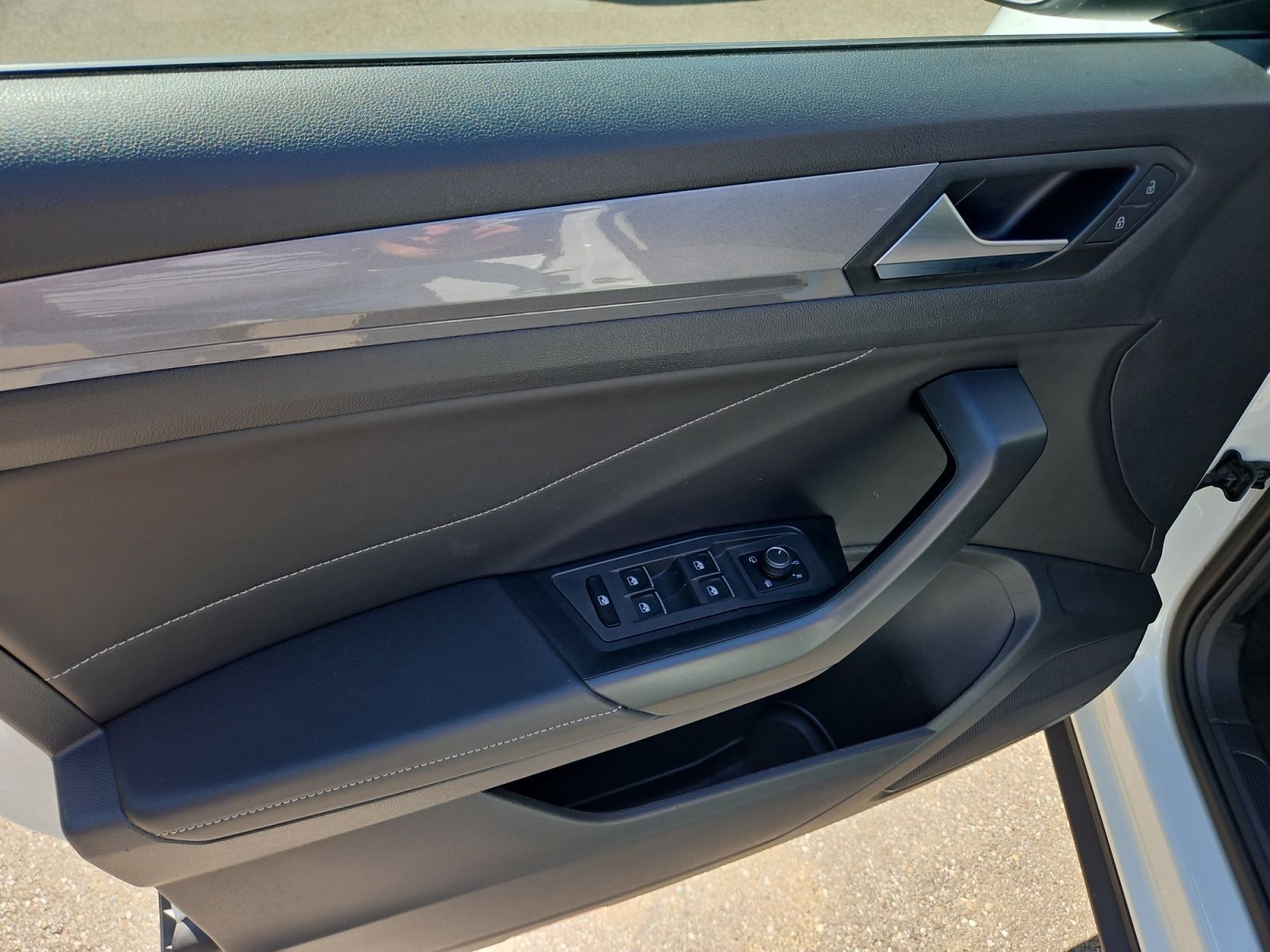 Volkswagen T-Roc 1.5 TSI Style - Samsaru's Car Outlet