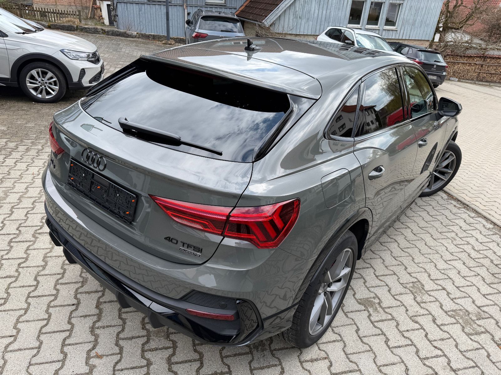 Audi Q3 Sportback 40 TFSI quattro S line, fast VOLL