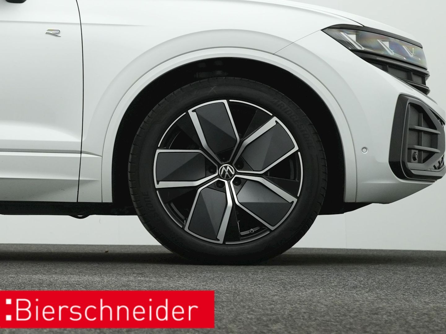 Volkswagen Touareg 3.0 TDI R-Line - Samsaru's Car Outlet
