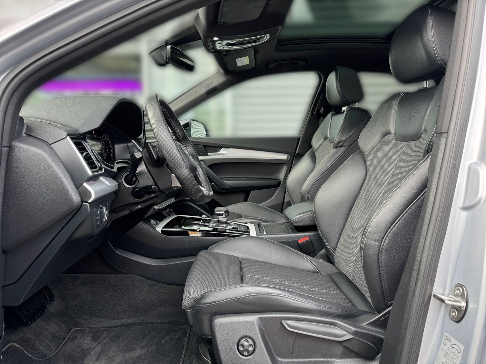 Audi Q5 S line 55TFSIe qu - Samsaru's Car Outlet