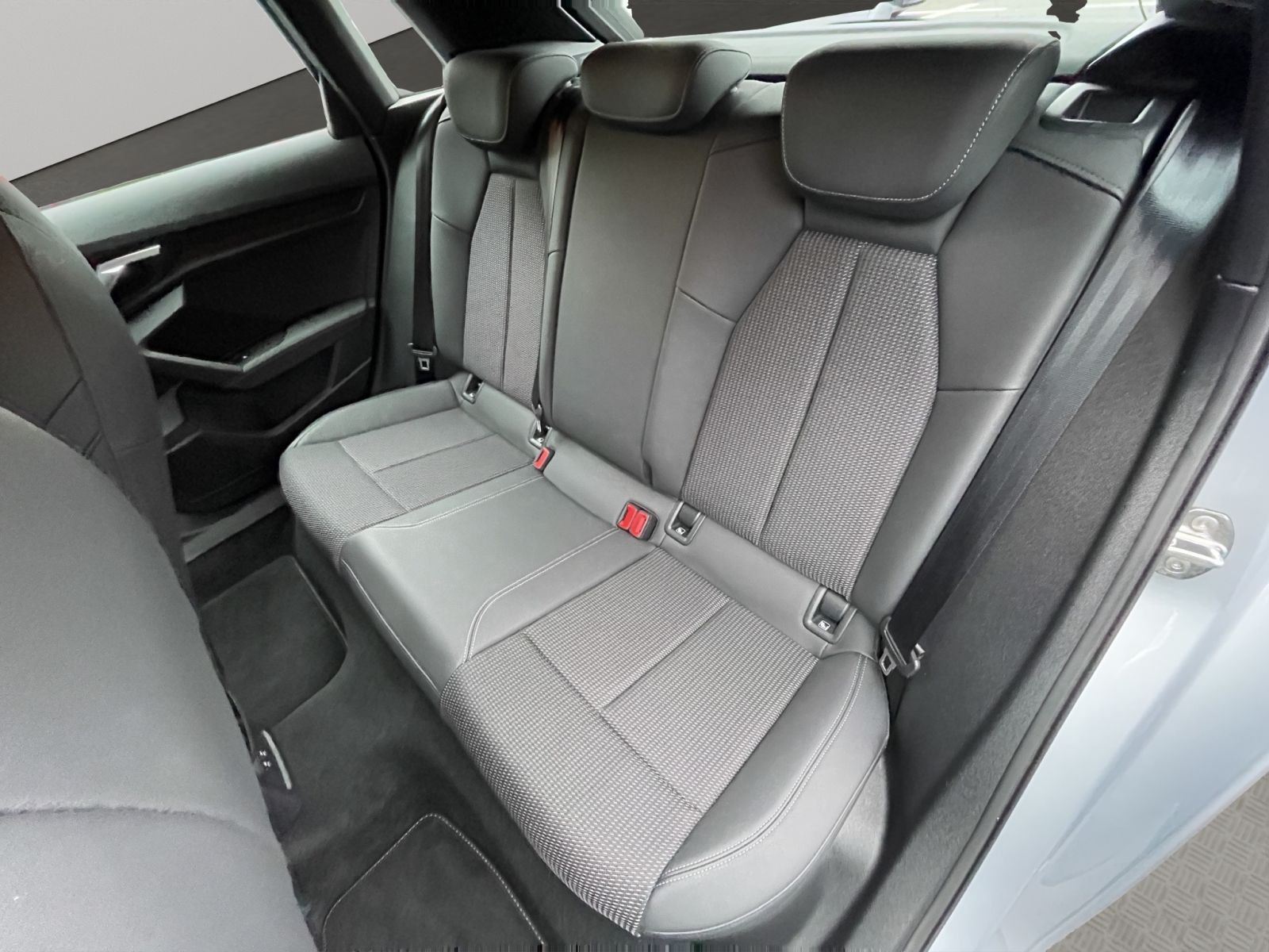 Audi A3 Sportback 30 TFSI LED Navi PDC+ Teilleder