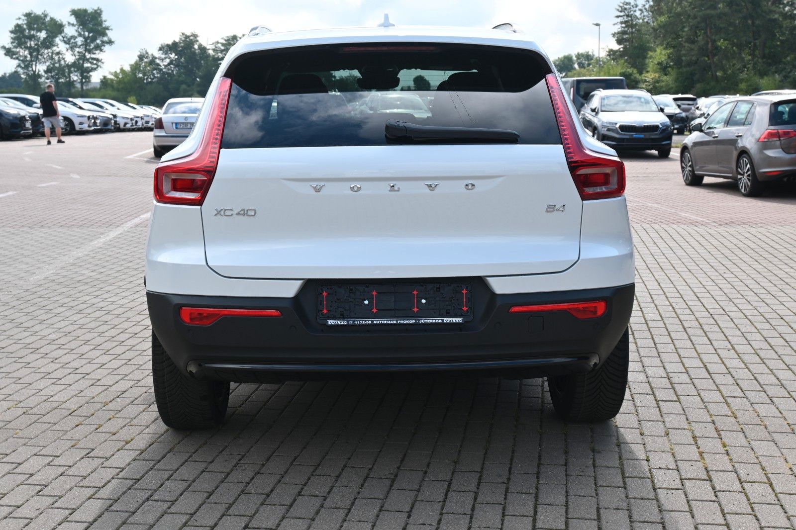 Volvo XC40 B4 DKG Plus Dark*FSHZG*360°*ACC*Allwetter