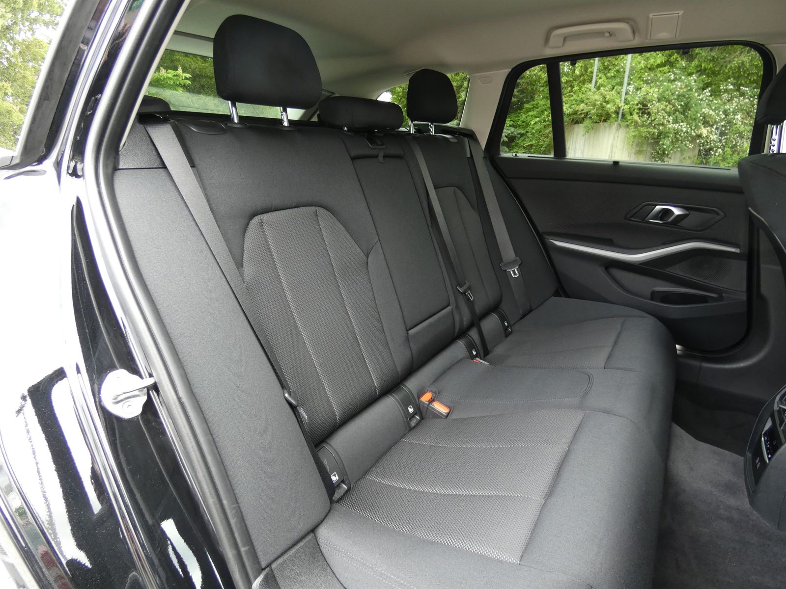 BMW 318d Touring Advantage - Samsaru's Car Outlet