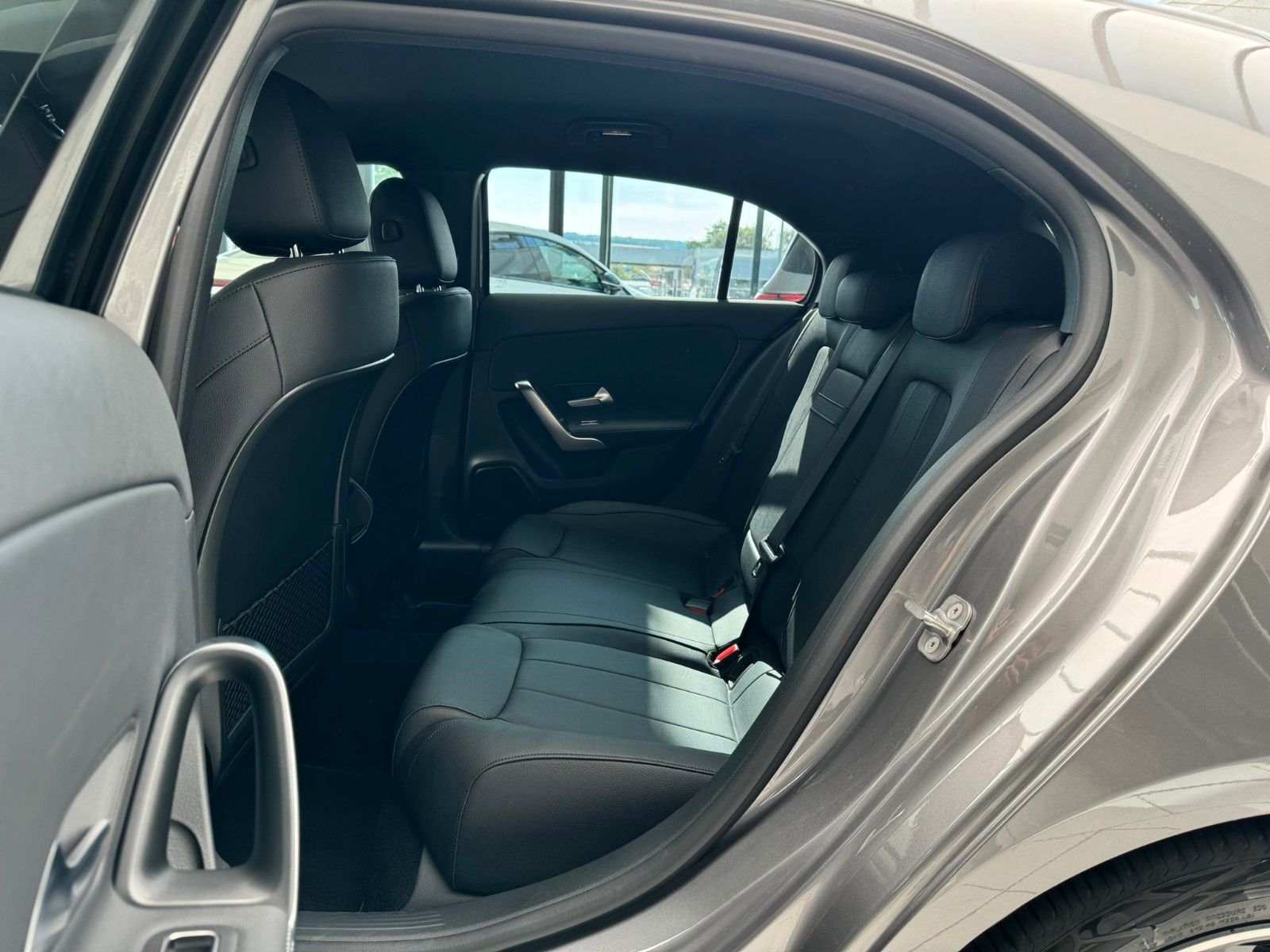 Mercedes-Benz A200 Progressive Advanced Plus - Samsaru's Car Outlet
