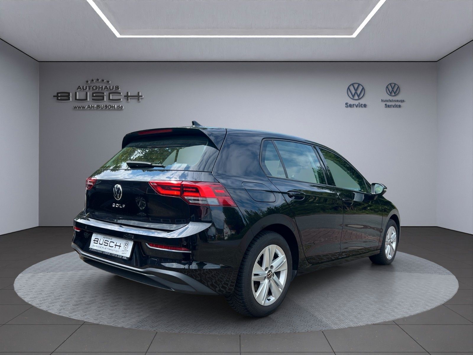 Volkswagen Golf VIII Life 1.5 TSI - Samsaru's Car Outlet