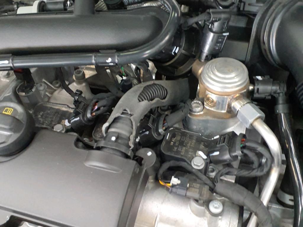 Volkswagen T-Roc Life 1.0 TSI - Samsaru's Car Outlet