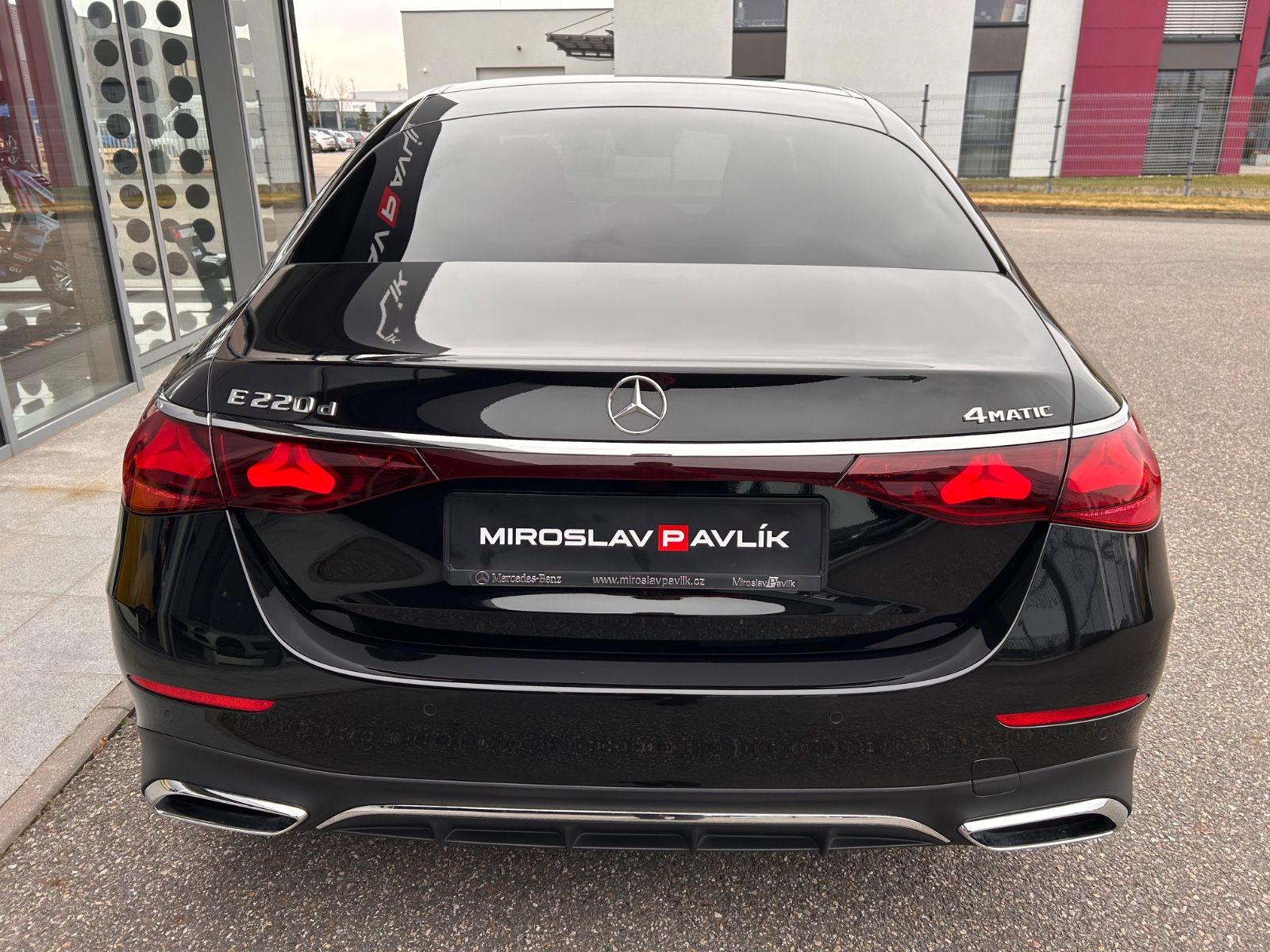 Mercedes-Benz E 220d 4Matic AMG - Samsaru's Car Outlet