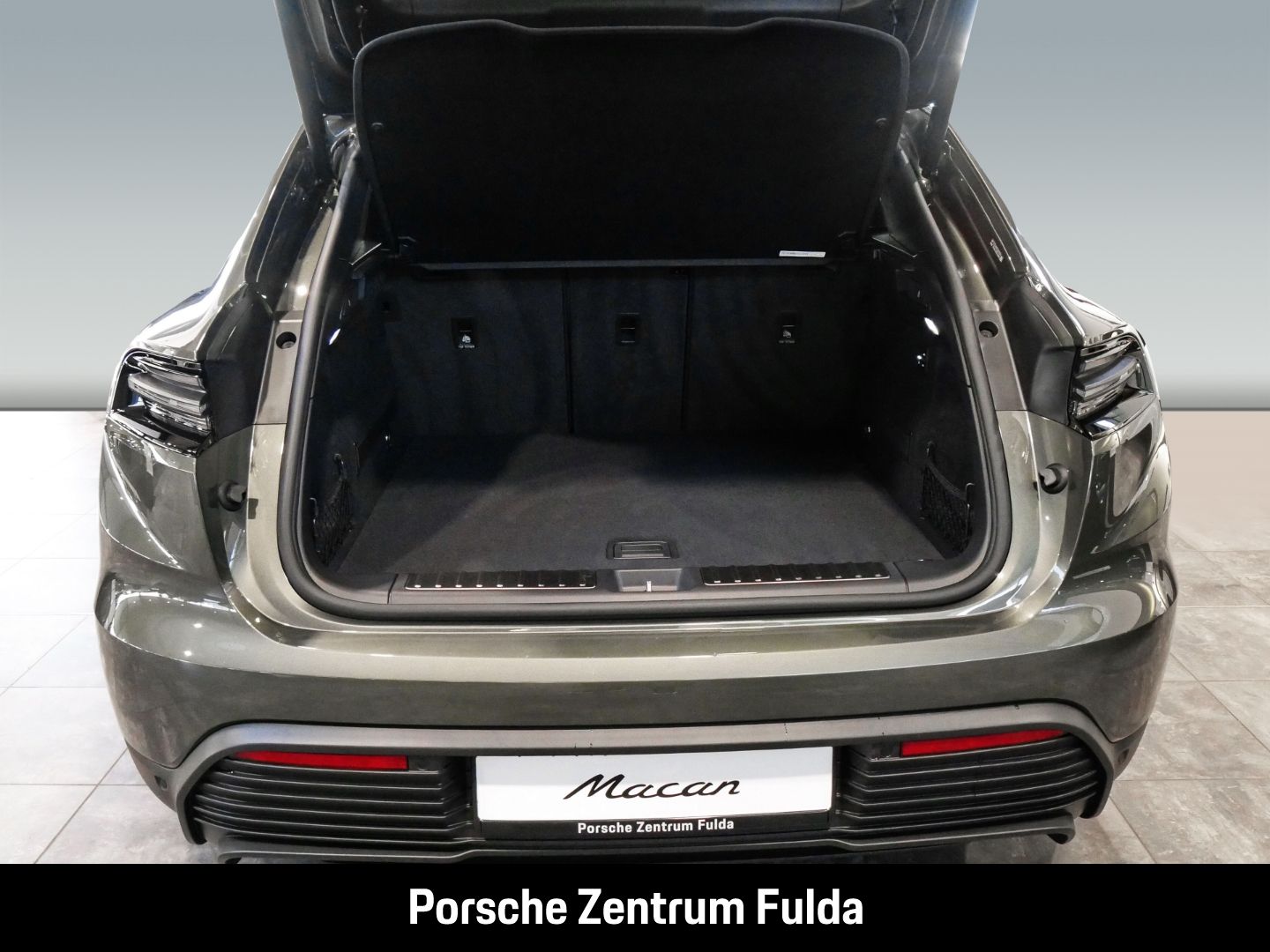 Porsche Macan 4 - Samsaru's Car Outlet