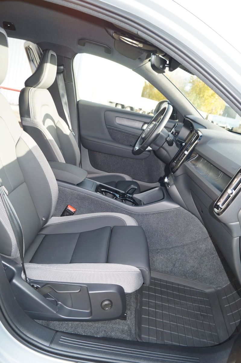 Volvo XC40 Recharge Single 2WD Plus Aut./AHK/Microtech