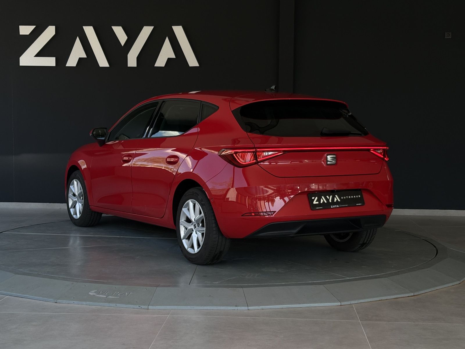 Seat Leon 1.0 eTSI Style - Samsaru's Car Outlet
