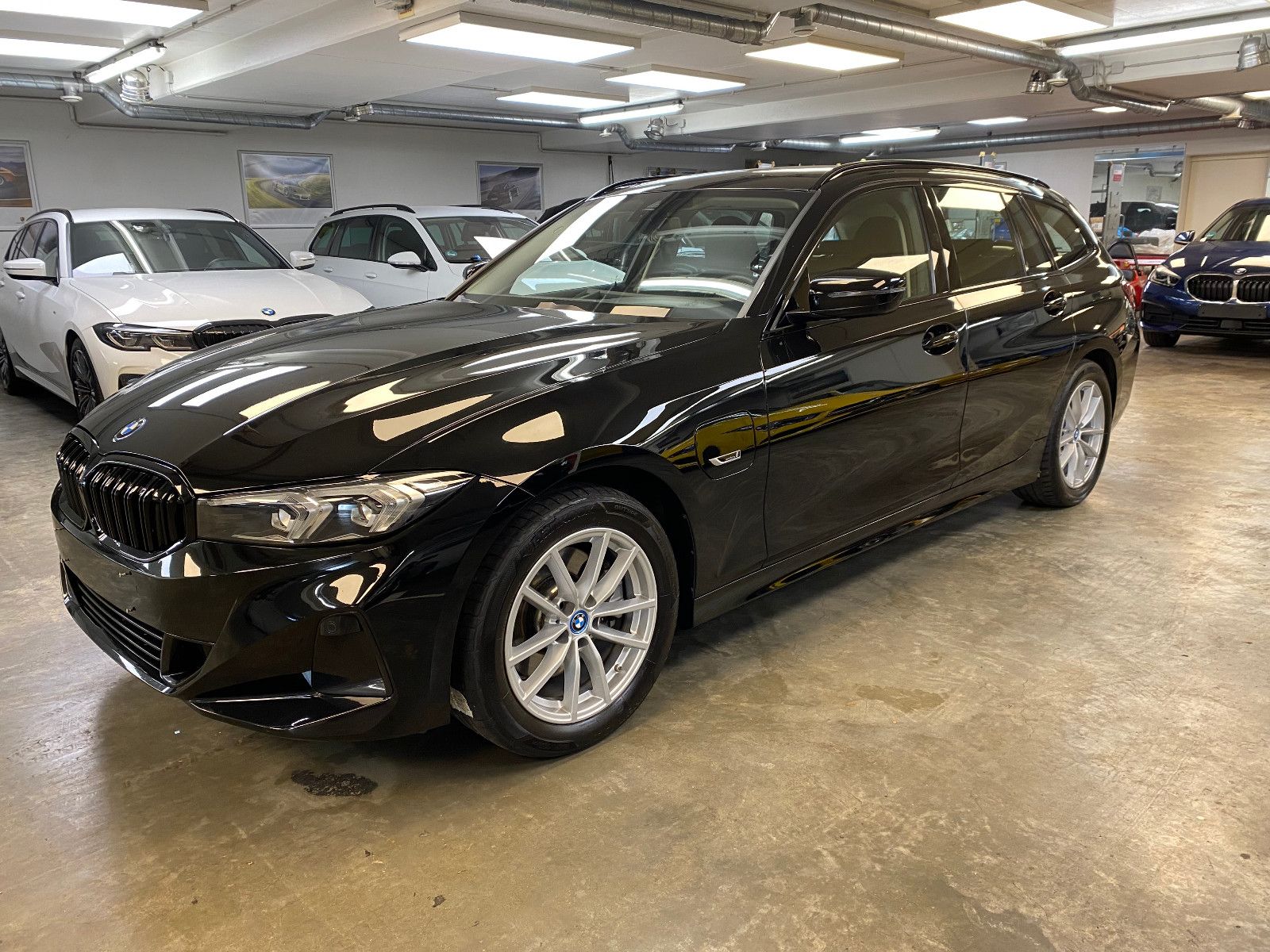BMW 330E Touring - Samsaru's Car Outlet