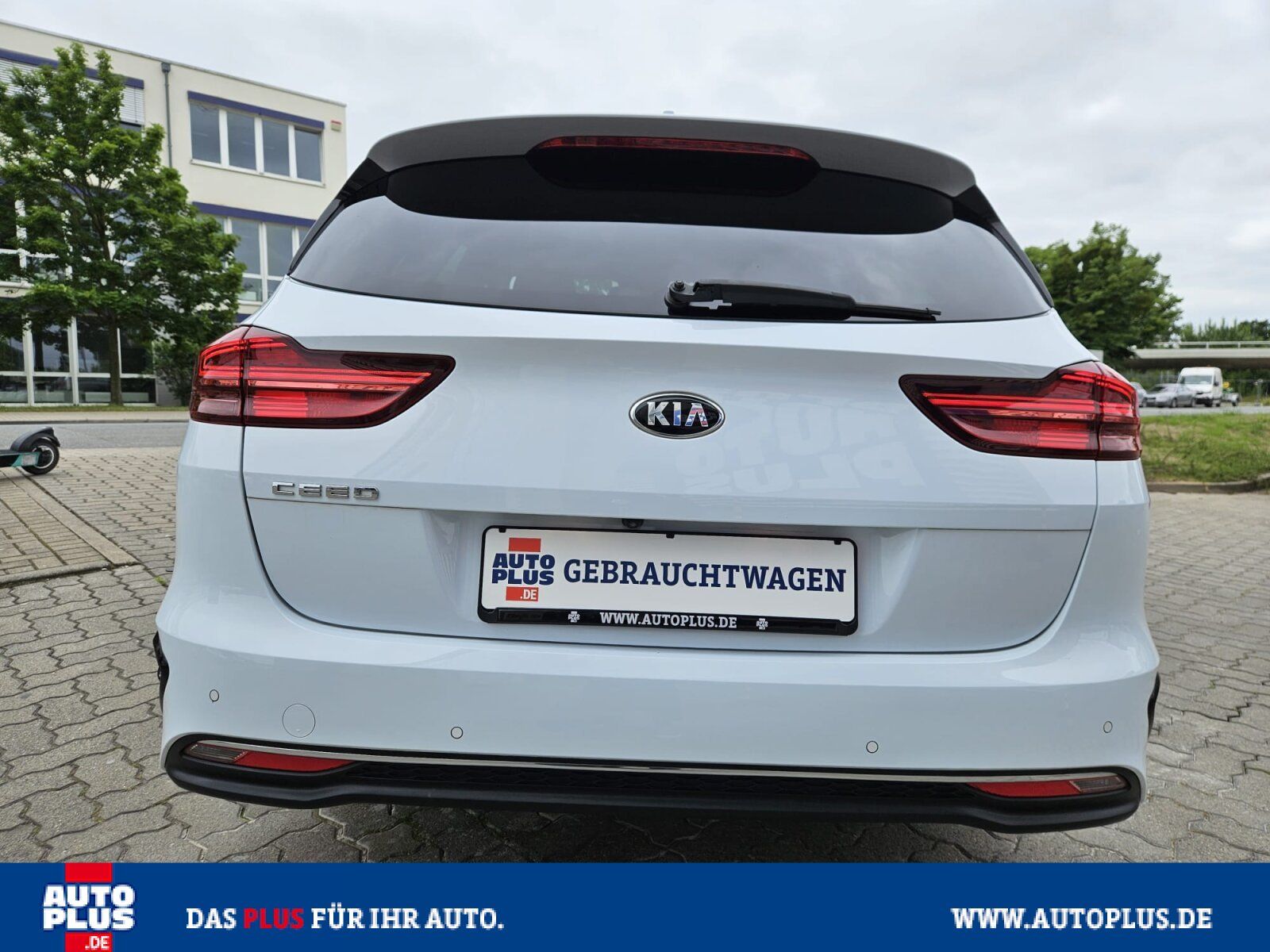 Kia Ceed SW 1.4 Attract - Samsaru's Car Outlet