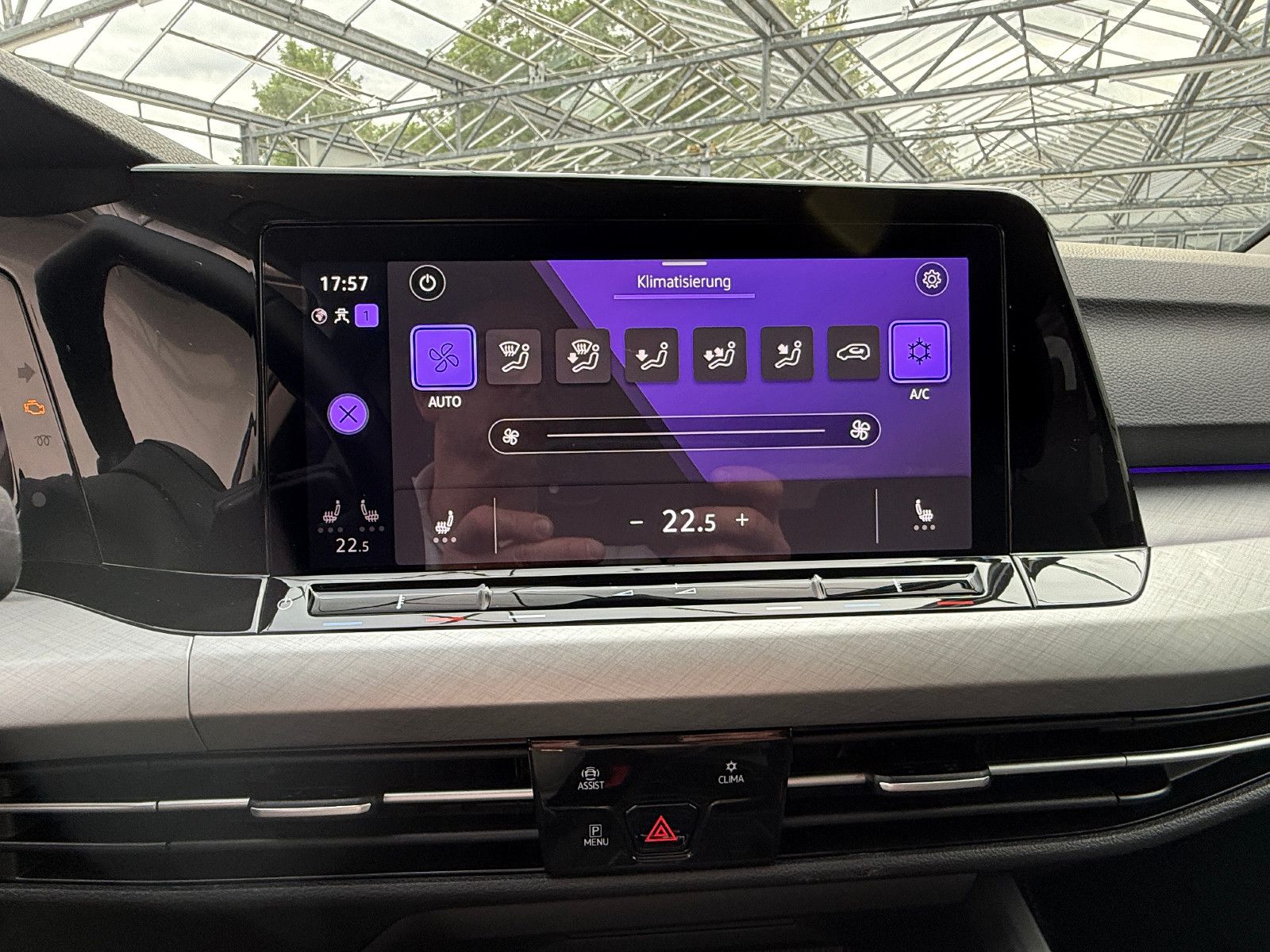 Volkswagen Golf VIII Var. TDI DSG Life - Samsaru's Car Outlet