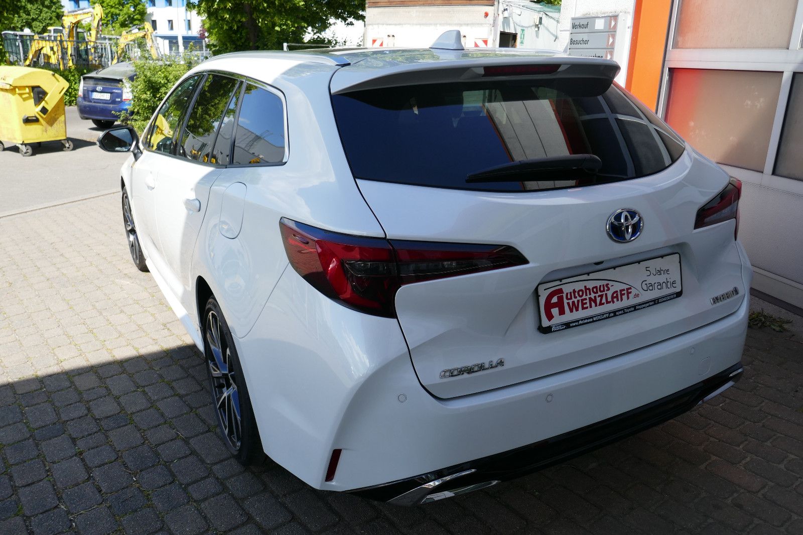 Toyota Corolla 2.0 Hybrid Lounge - Samsaru's Car Outlet