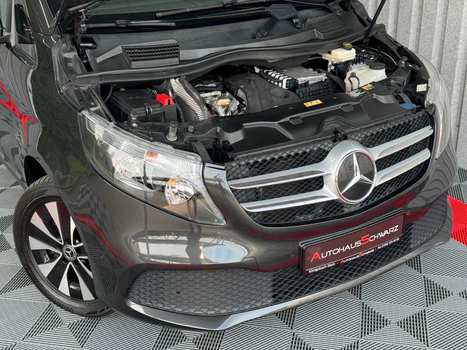 Mercedes-Benz V250 Lang 4Matic - Samsaru's Car Outlet