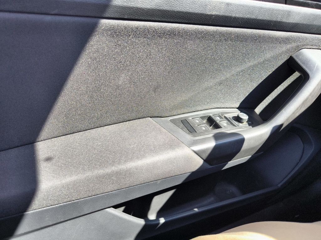 Volkswagen T-Roc Style - Samsaru's Car Outlet