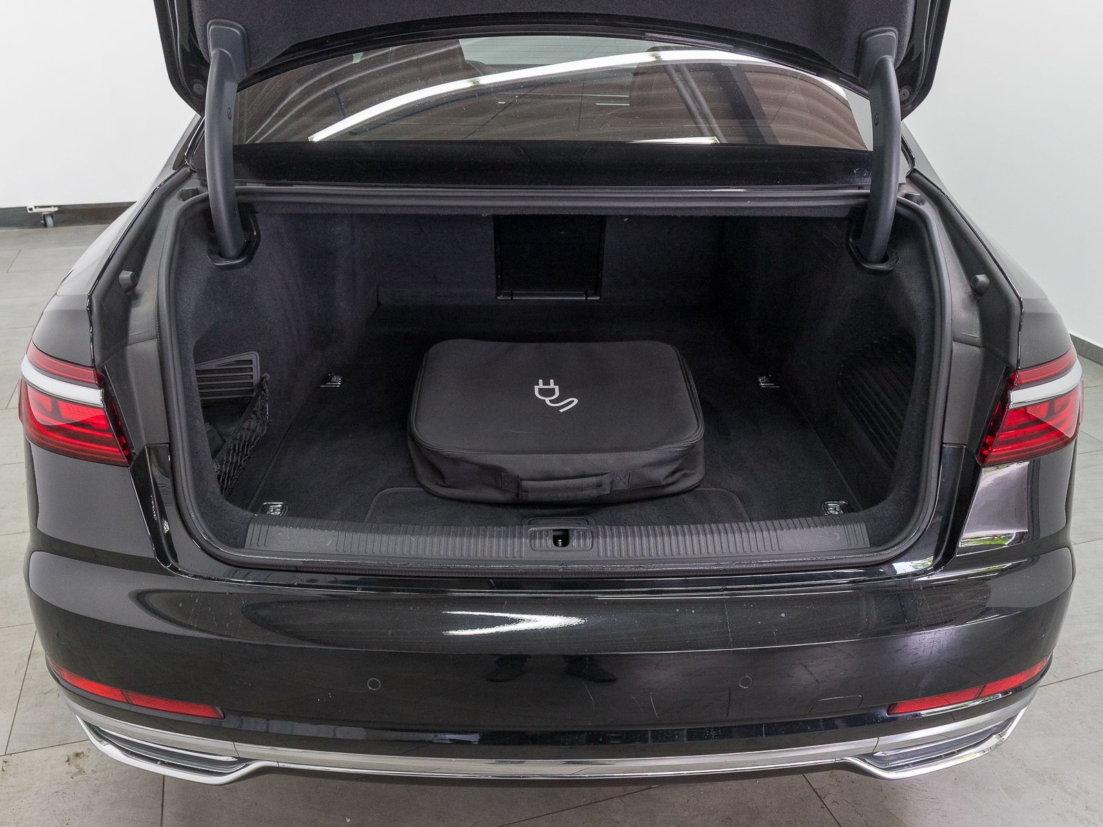 Audi A8 60 TFSIe Q MATRIX LASER - Samsaru's Car Outlet