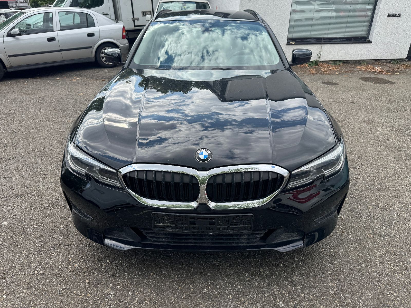 BMW 318 d Touring Advantage - Samsaru's Car Outlet