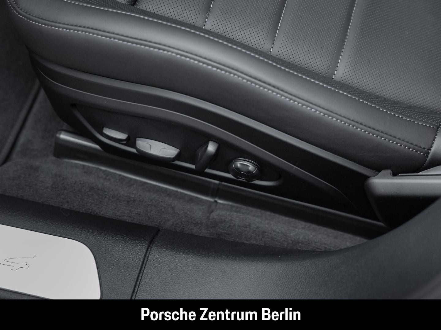 Porsche Panamera 4 E-Hybrid Head-Up InnoDrive Parklenkas
