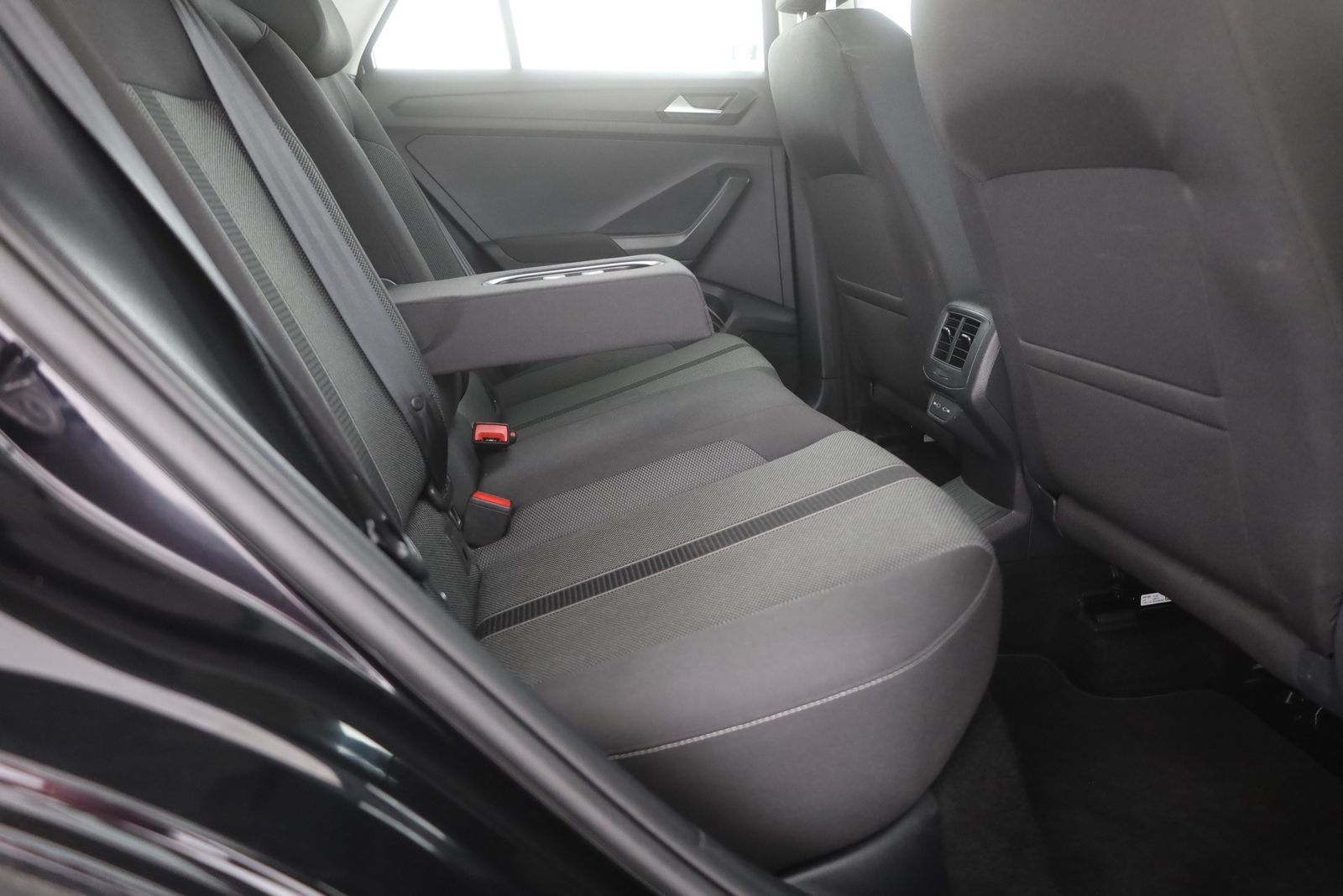 Volkswagen T-Roc 1.5 TSI DSG - Samsaru's Car Outlet