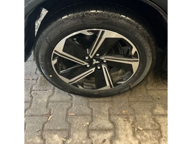 Mitsubishi Eclipse Cross Plus Select Black Hybrid 4WD 2.4 M