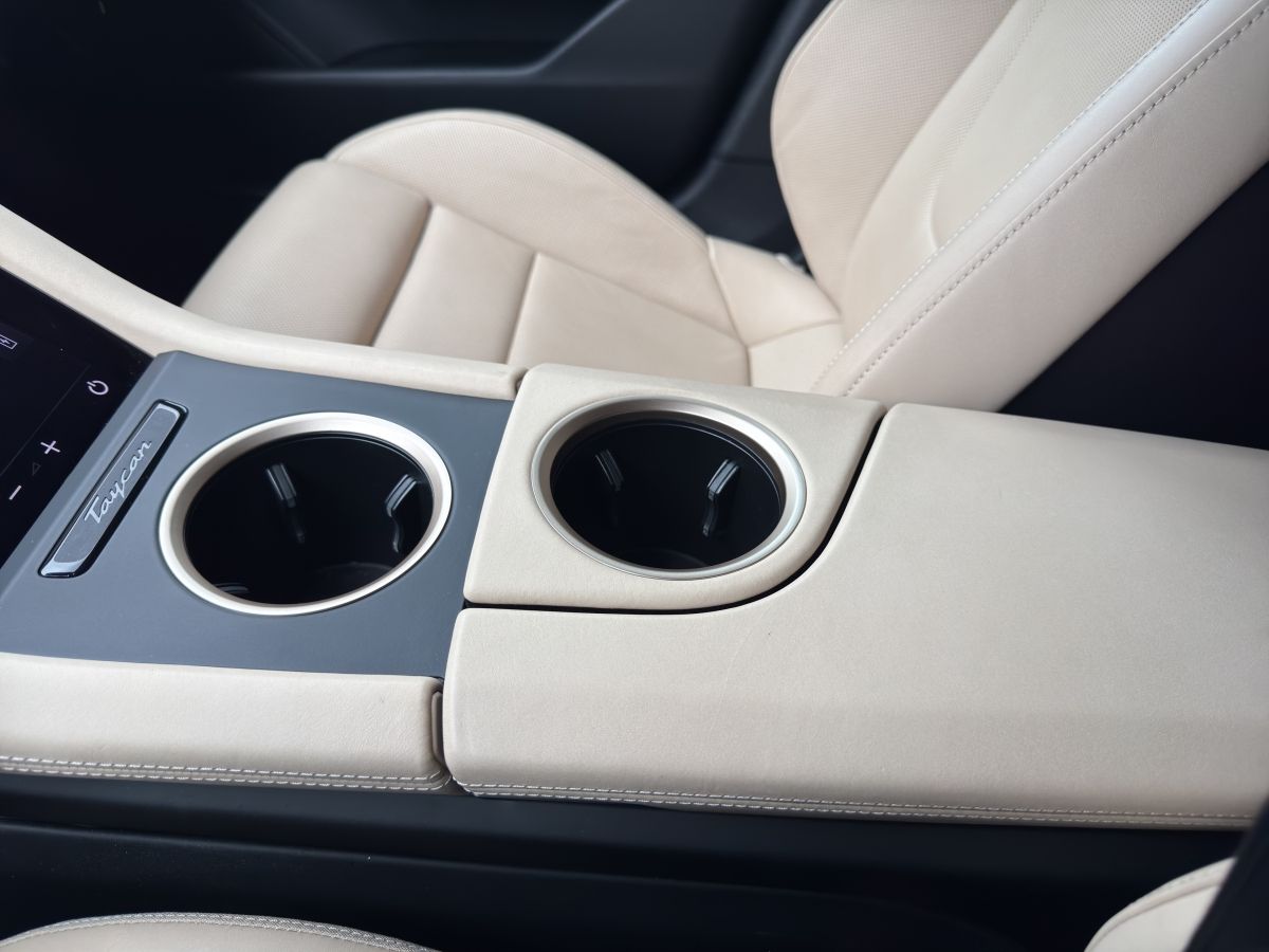 Porsche Taycan Turbo Sport Turismo | Hinterachslenkung |