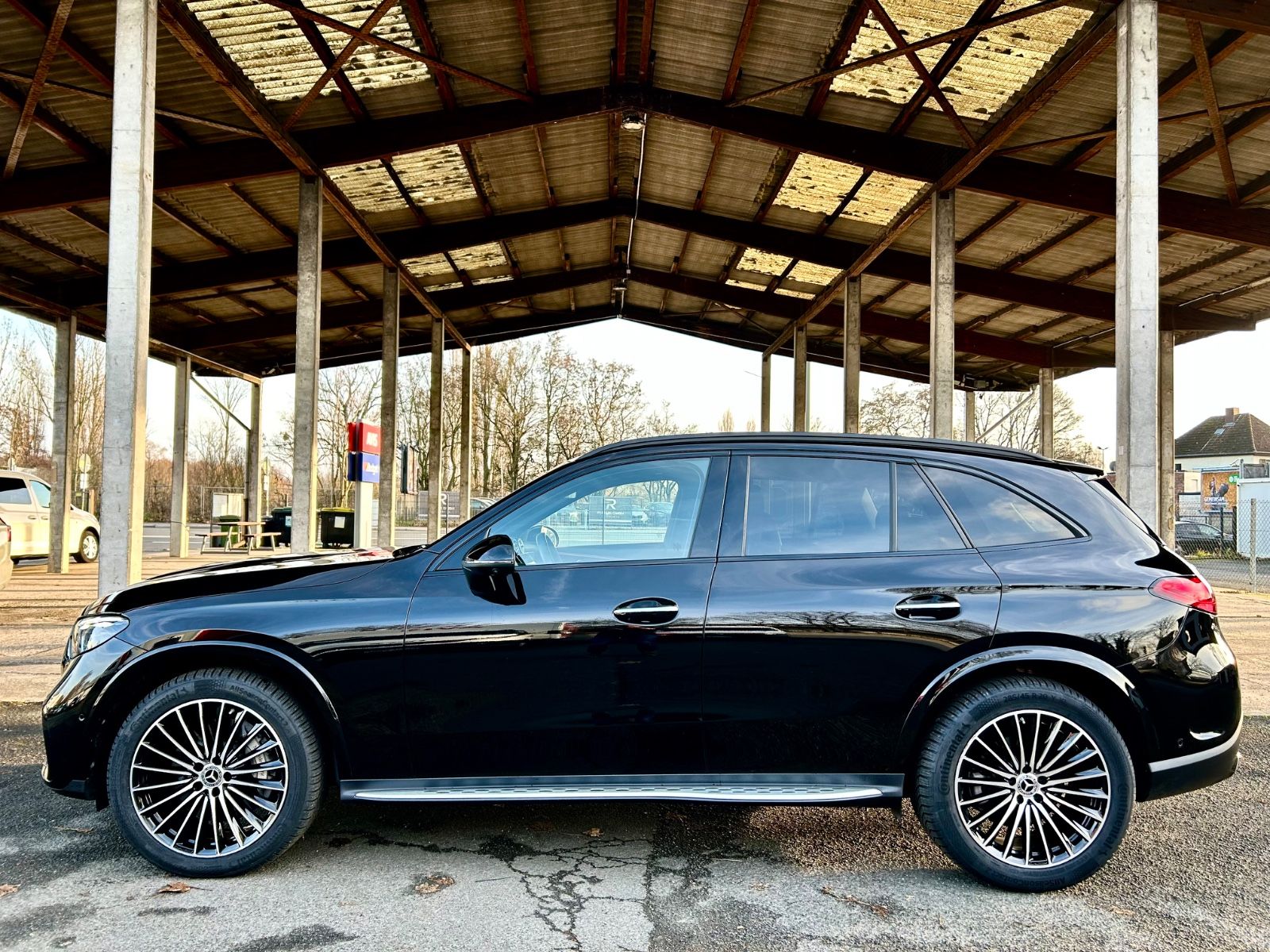 Mercedes-Benz GLC 220 d 4M *AMG PREMIUM PLUS* ERST 19.000 KM *